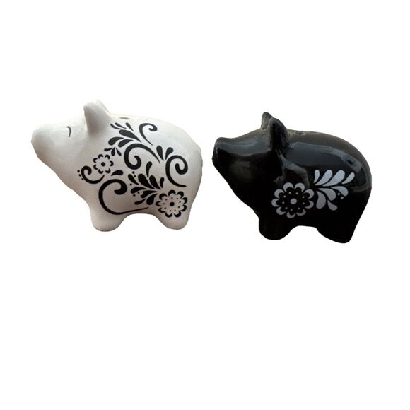 Black White Ceramic Farm Animal Salt Pepper Shakers Pig  Floral Cottagecore - Picture 9 of 9